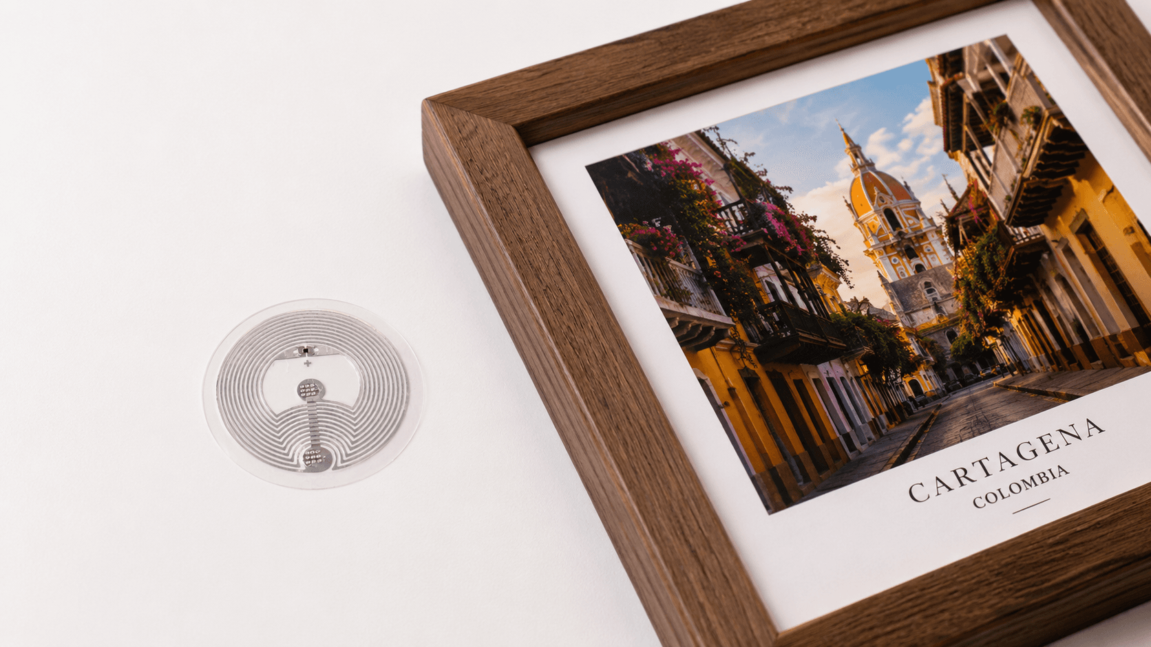 Tag NFC pegatina transparente en portarretrato
